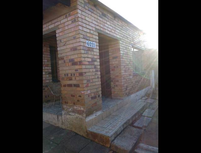 2 BEDROOM HOUSE FOR SALE IN DIEPKLOOF ZONE 4